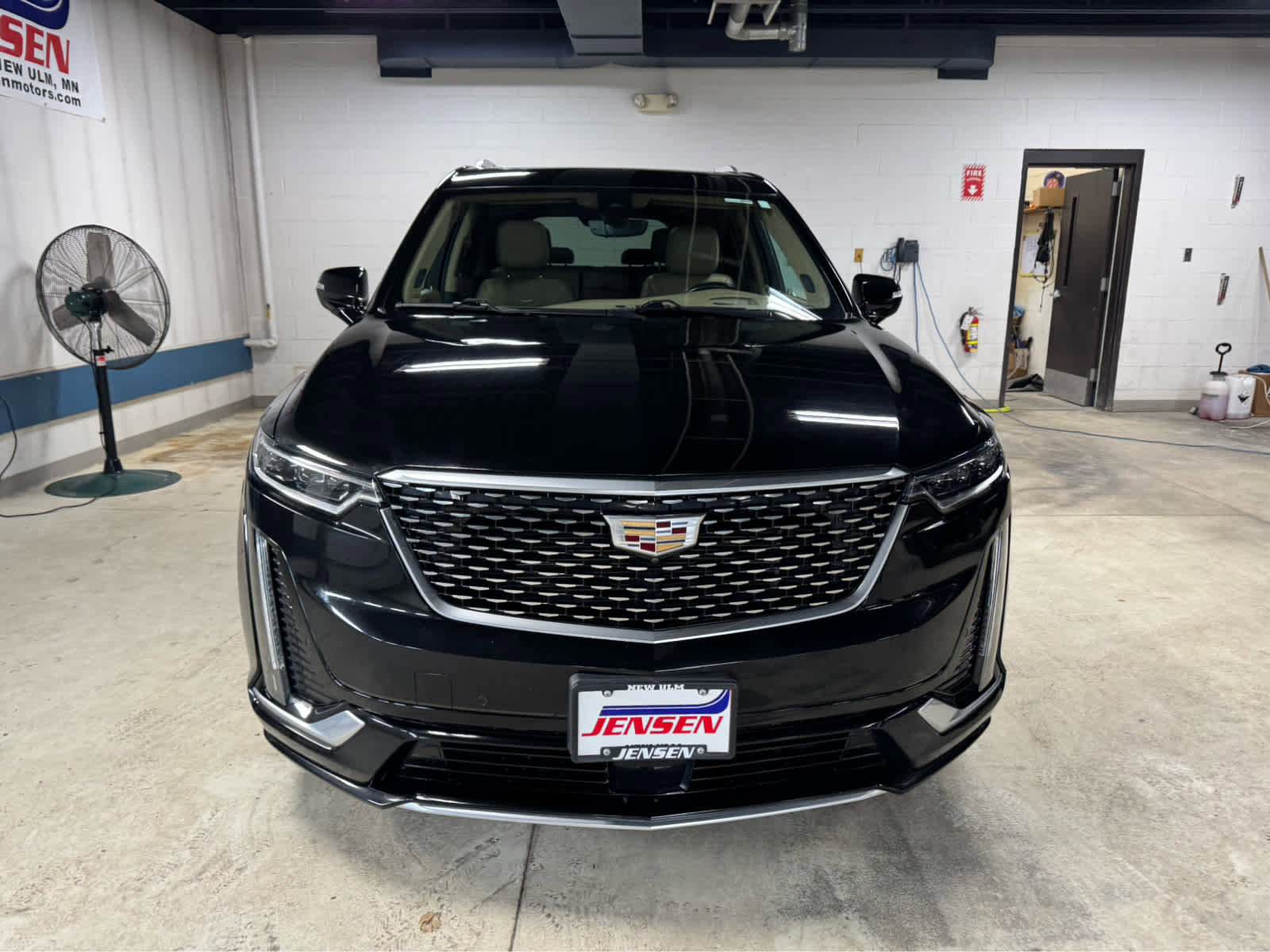 Used 2020 Cadillac XT6 Premium Luxury w/ Platinum Package image 2