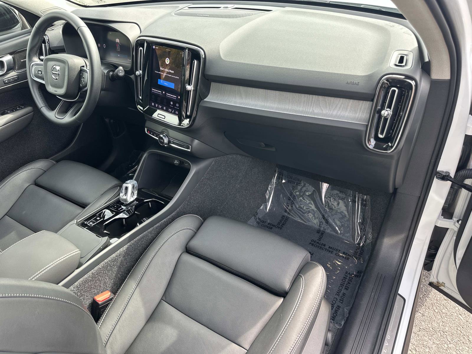 Certified 2026 Volvo XC40 B5 Ultra w/ Climate Package image 26