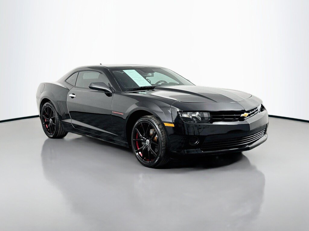 Used 2015 Chevrolet Camaro LT RWD image 7