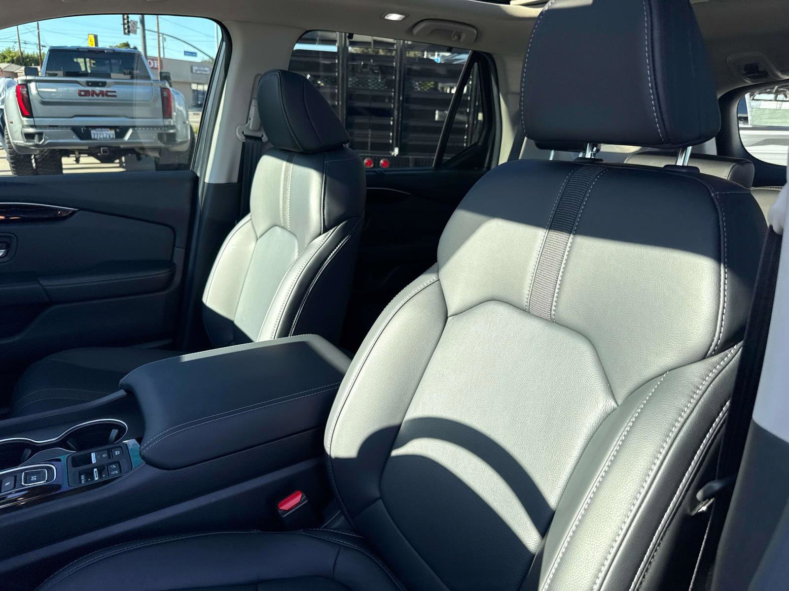 Used 2025 Honda Pilot Touring image 25