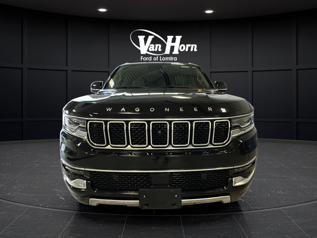 Used 2022 Jeep Wagoneer Series III w/ Premium Group I AWD/4WD image 2