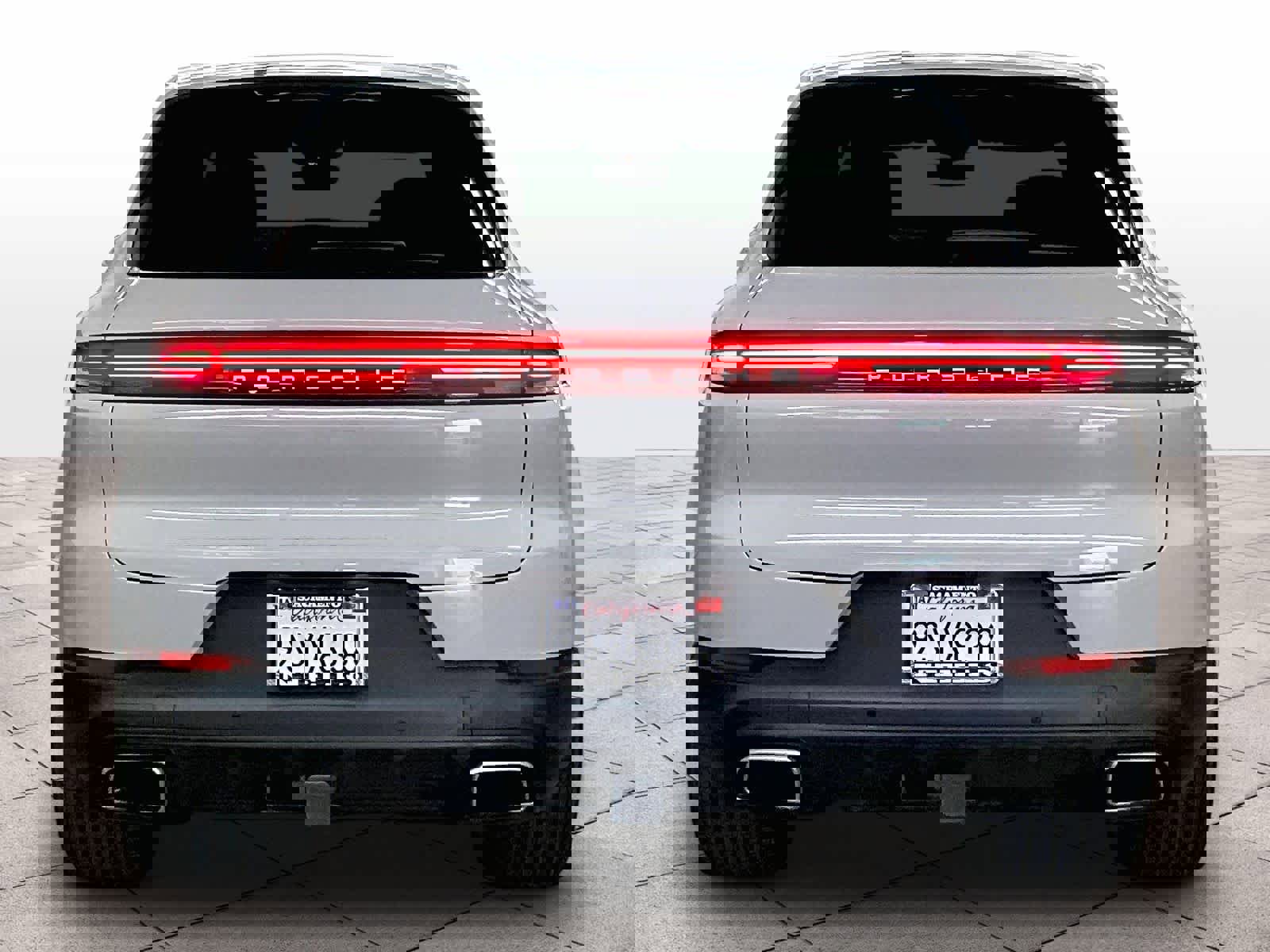 Used 2025 Porsche Cayenne image 6