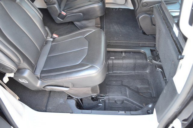 Used 2024 Chrysler Pacifica Touring-L image 34