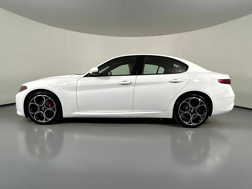 Used 2022 Alfa Romeo Giulia Ti AWD/4WD image 4