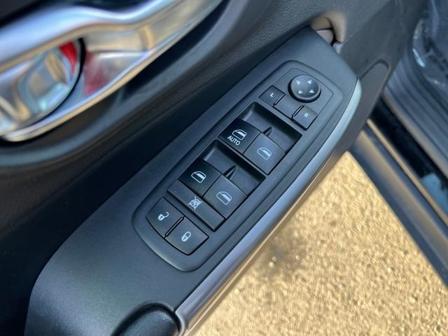 Used 2019 Jeep Cherokee Latitude w/ Popular Appearance Group image 15