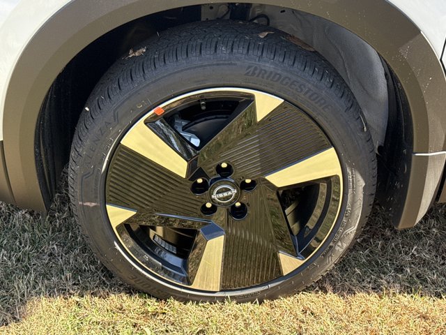 New 2026 Nissan Kicks SR w/ SR Premium Package image 14