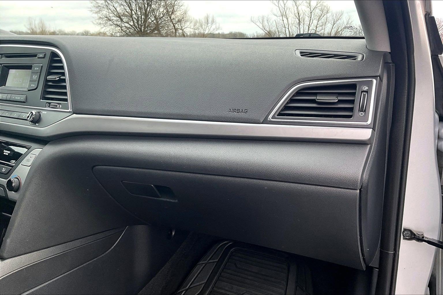 Used 2018 Hyundai Elantra SE image 15