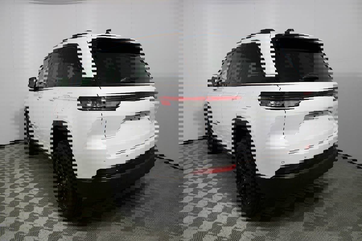 Used 2022 Jeep Grand Cherokee Altitude image 39