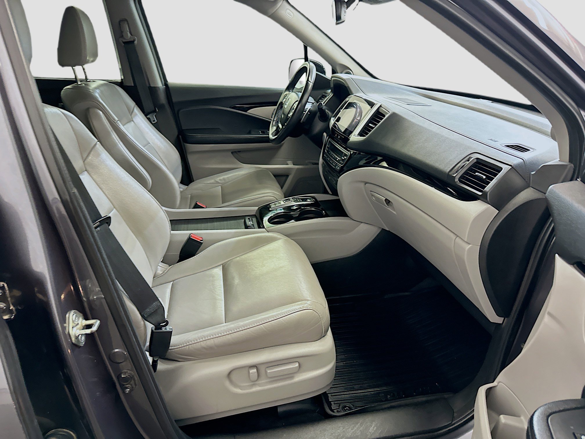 Used 2018 Honda Pilot Touring image 35