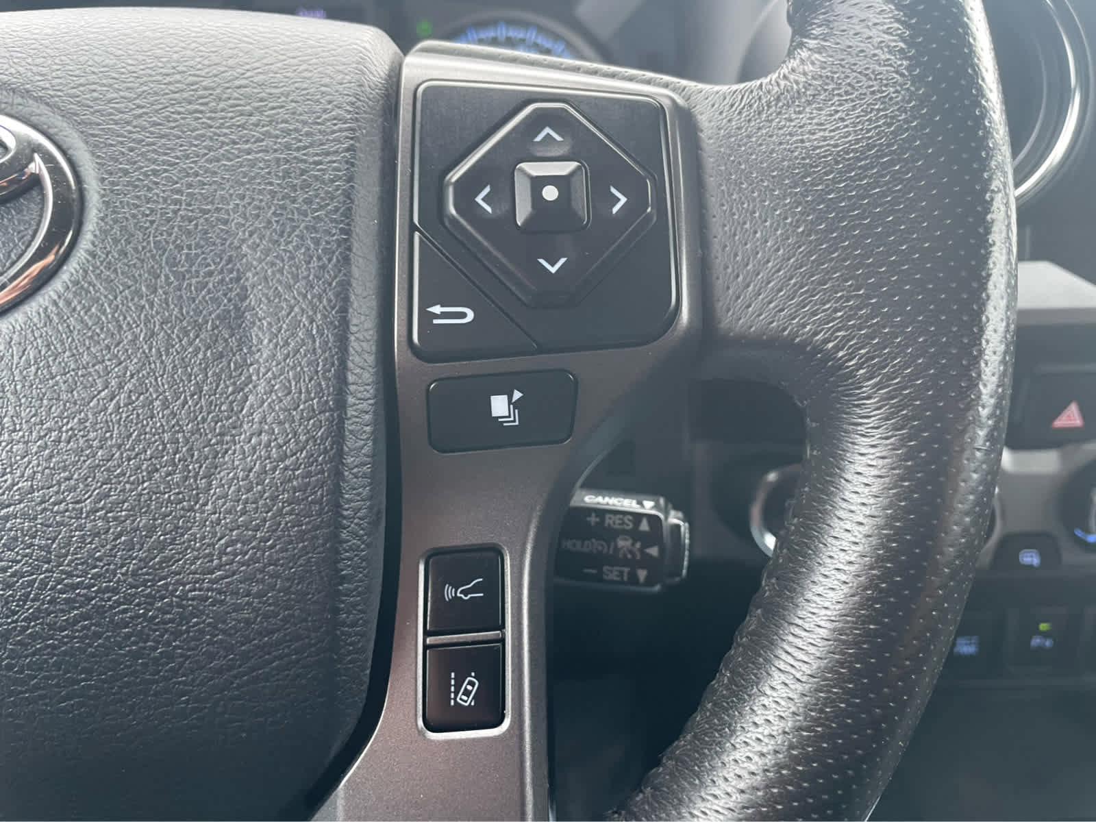 Used 2020 Toyota Tacoma TRD Off-Road w/ Technology Package image 18