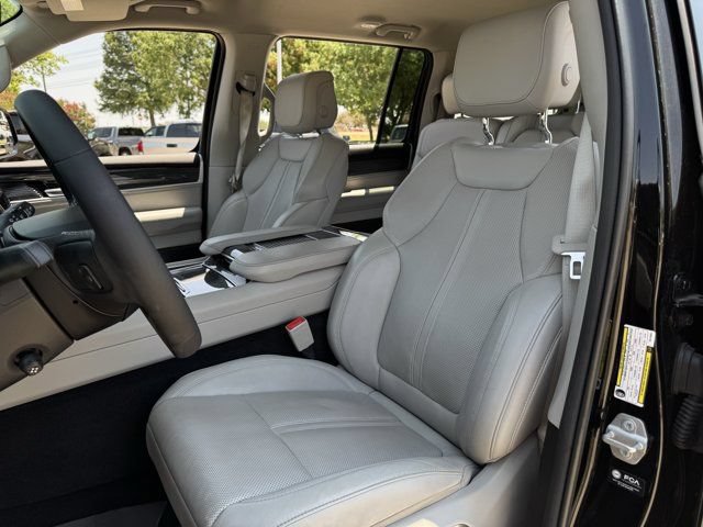 Used 2022 Jeep Wagoneer Series III AWD/4WD image 28