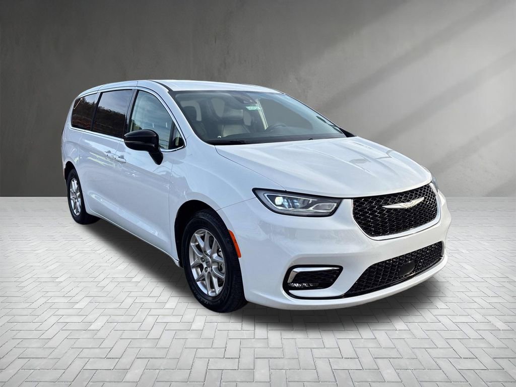 Used 2024 Chrysler Pacifica Touring-L image 7