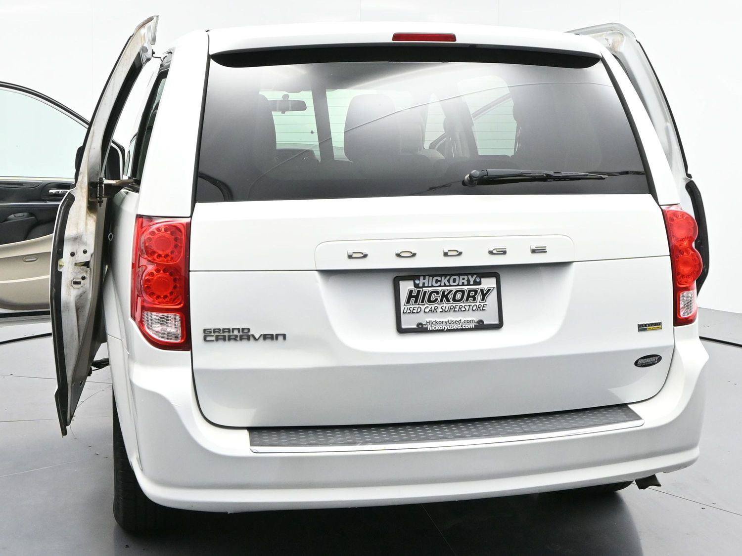 Used 2017 Dodge Grand Caravan SE FWD image 32