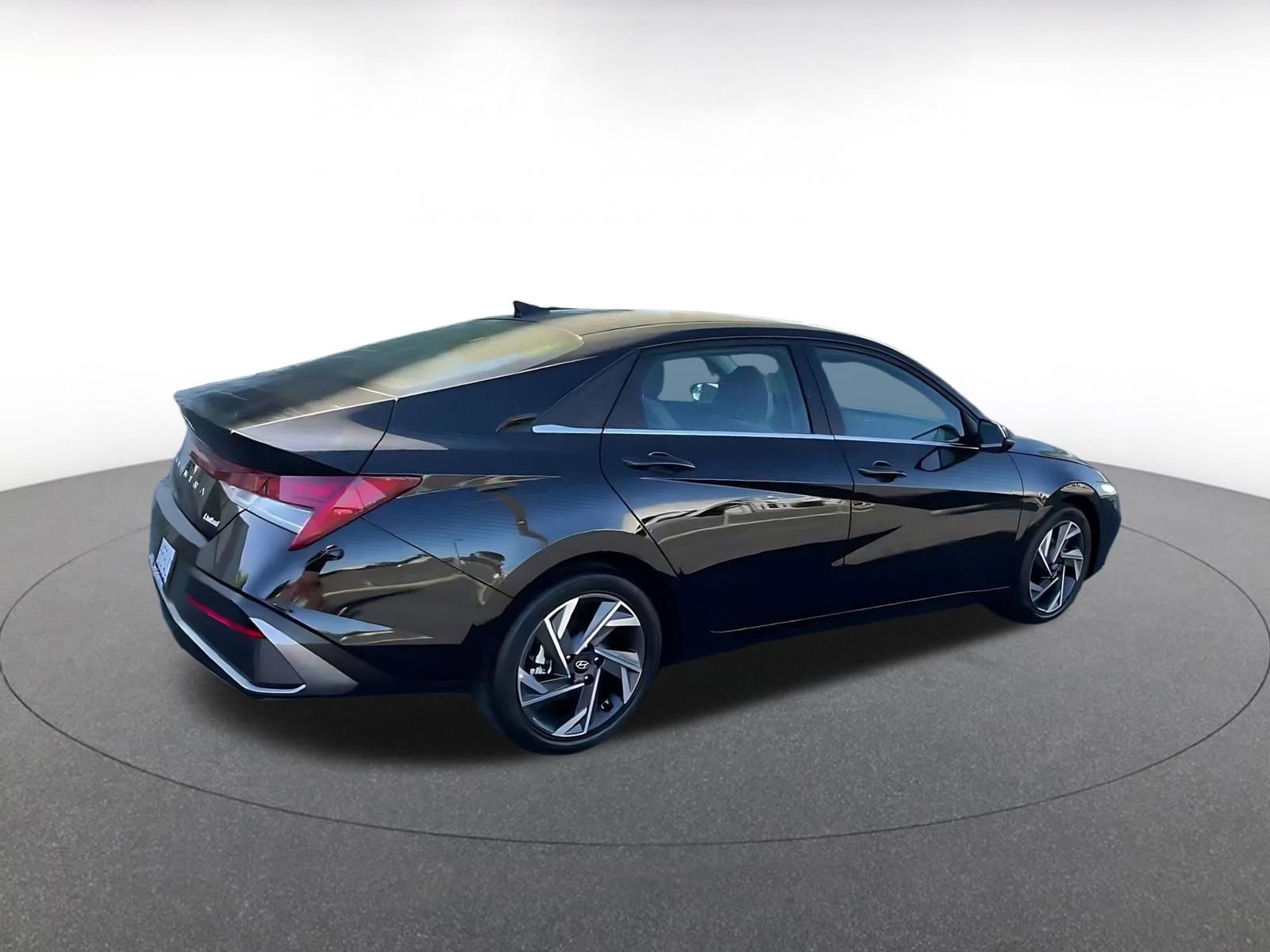 Used 2025 Hyundai Elantra Limited image 15