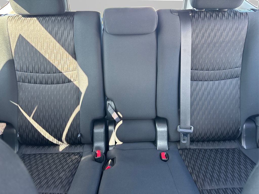 Used 2018 Nissan Rogue S image 18