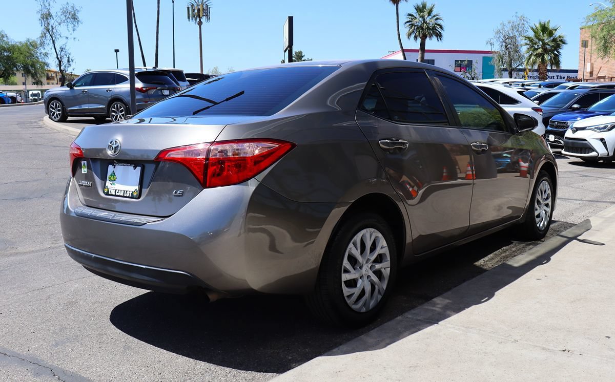 Used 2018 Toyota Corolla LE w/ Carpet Mat Package (TMS) FWD image 13