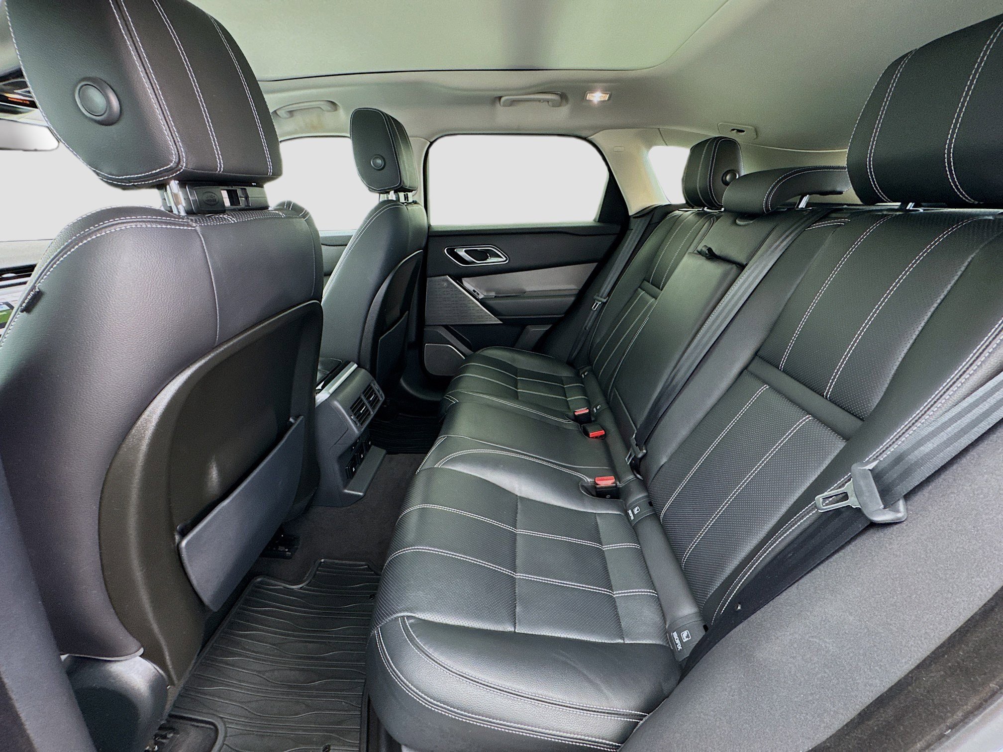 Used 2018 Land Rover Range Rover Velar S image 16