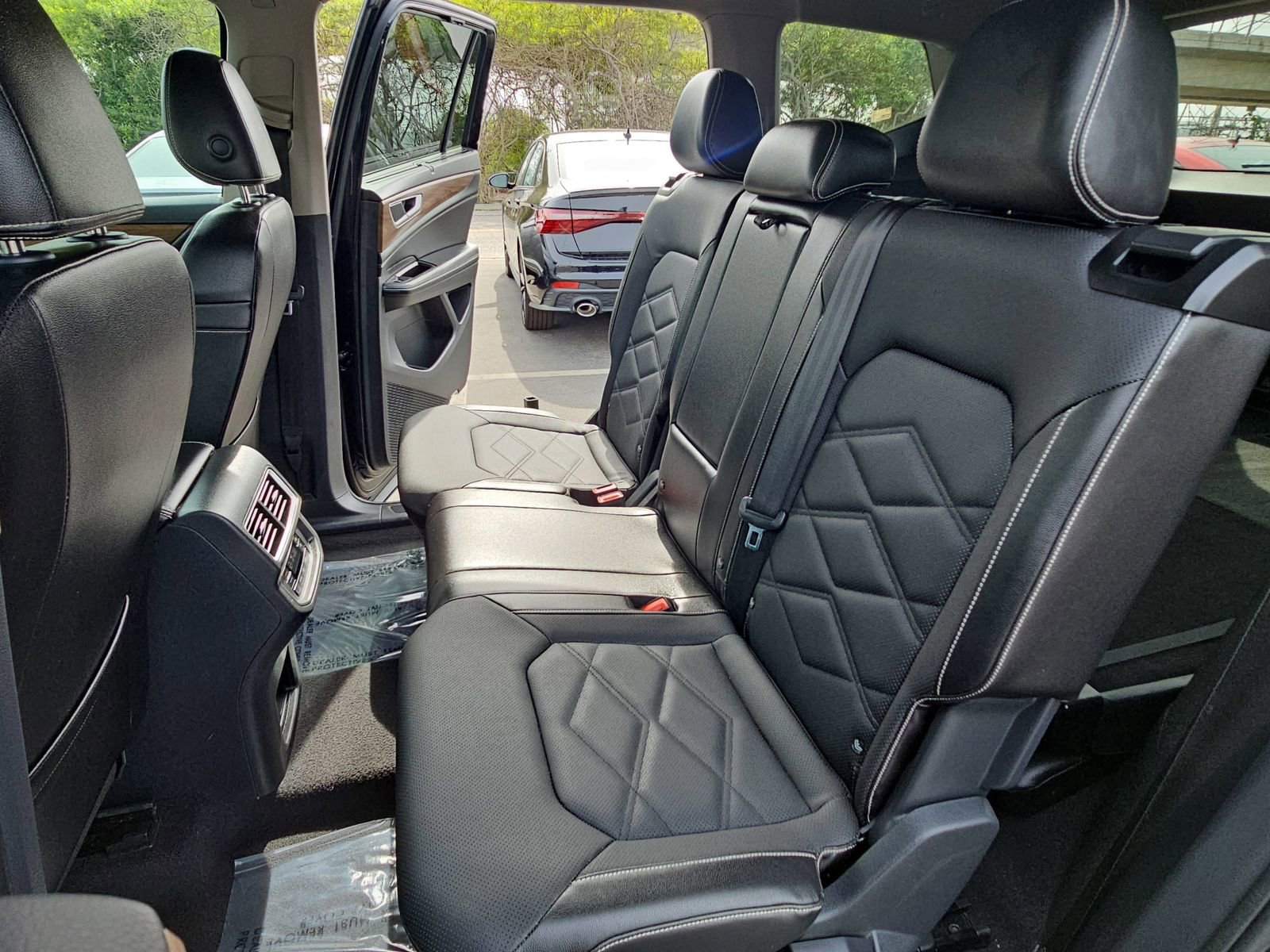 Used 2024 Volkswagen Atlas SE image 16