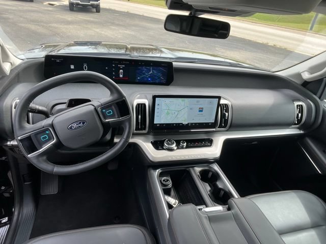 Used 2025 Ford Expedition Active AWD/4WD image 7