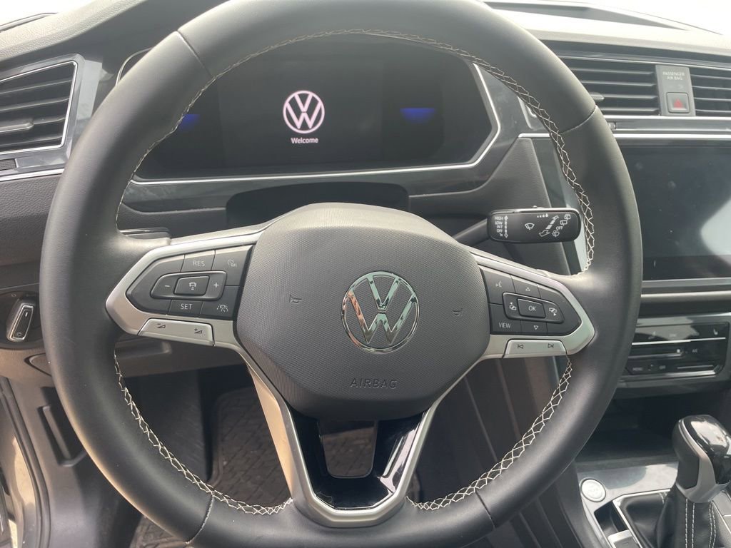 Used 2023 Volkswagen Tiguan SE w/ Panoramic Sunroof Package AWD/4WD image 8