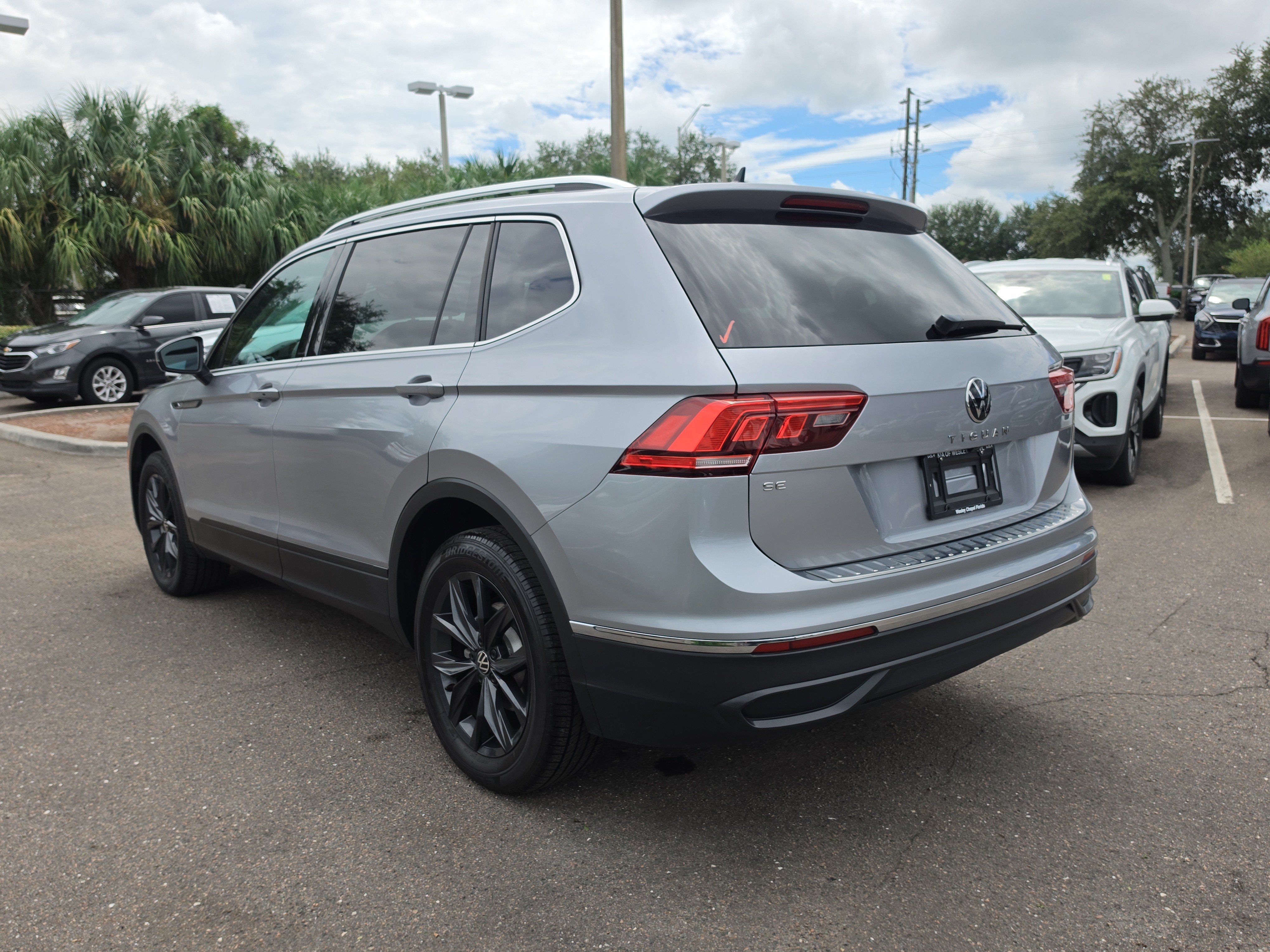 Used 2024 Volkswagen Tiguan SE FWD image 6