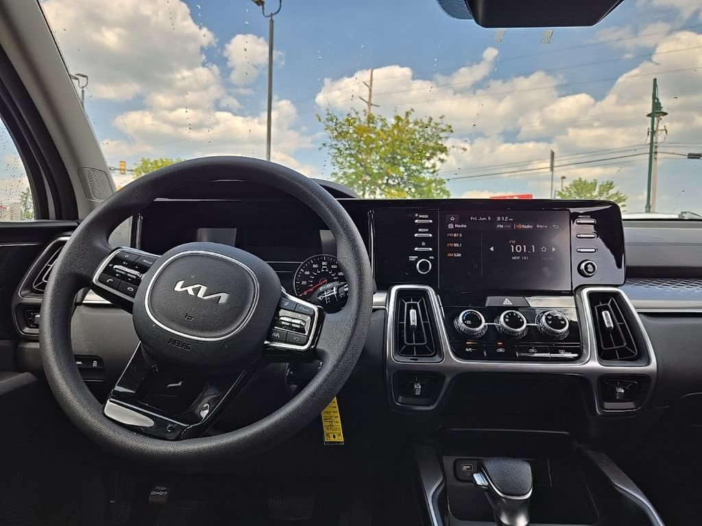 Used 2023 Kia Sorento LX AWD/4WD image 36