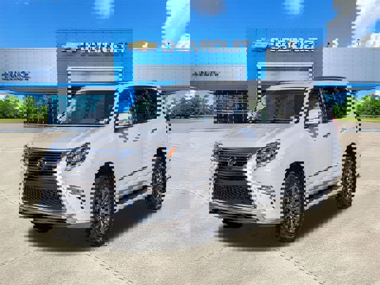 Used 2018 Lexus GX 460 Luxury w/ Sport Design Package AWD/4WD image 2