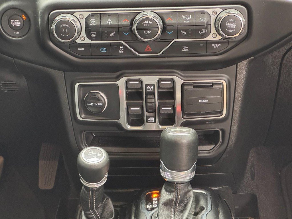 Used 2023 Jeep Wrangler Unlimited Sahara AWD/4WD image 17