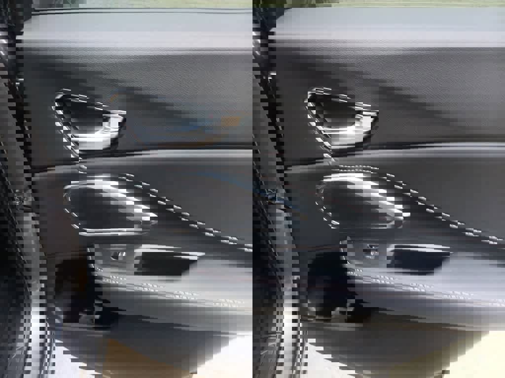 Used 2025 Acura RDX SH-AWD image 23