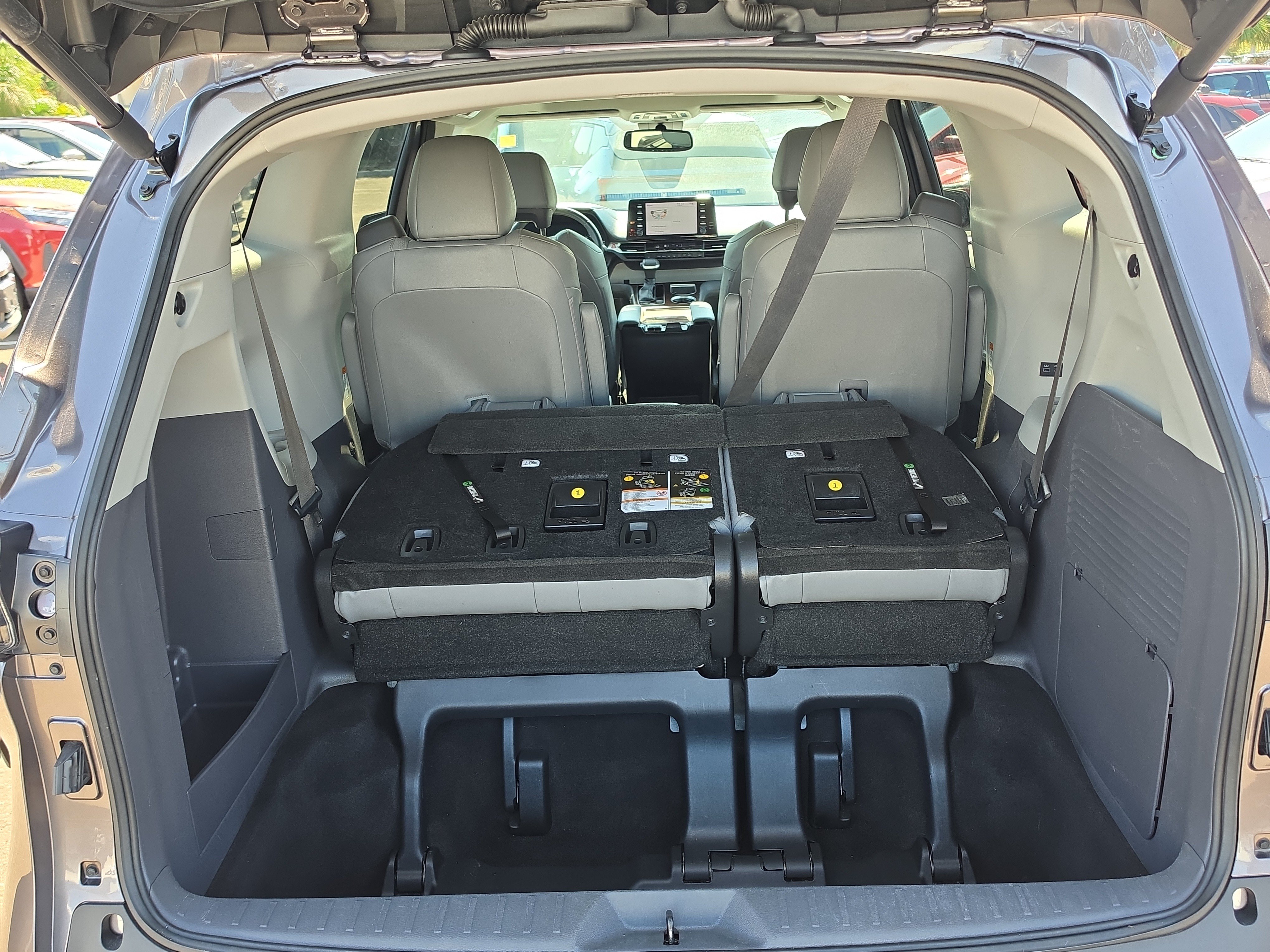 Used 2022 Toyota Sienna XLE FWD image 10