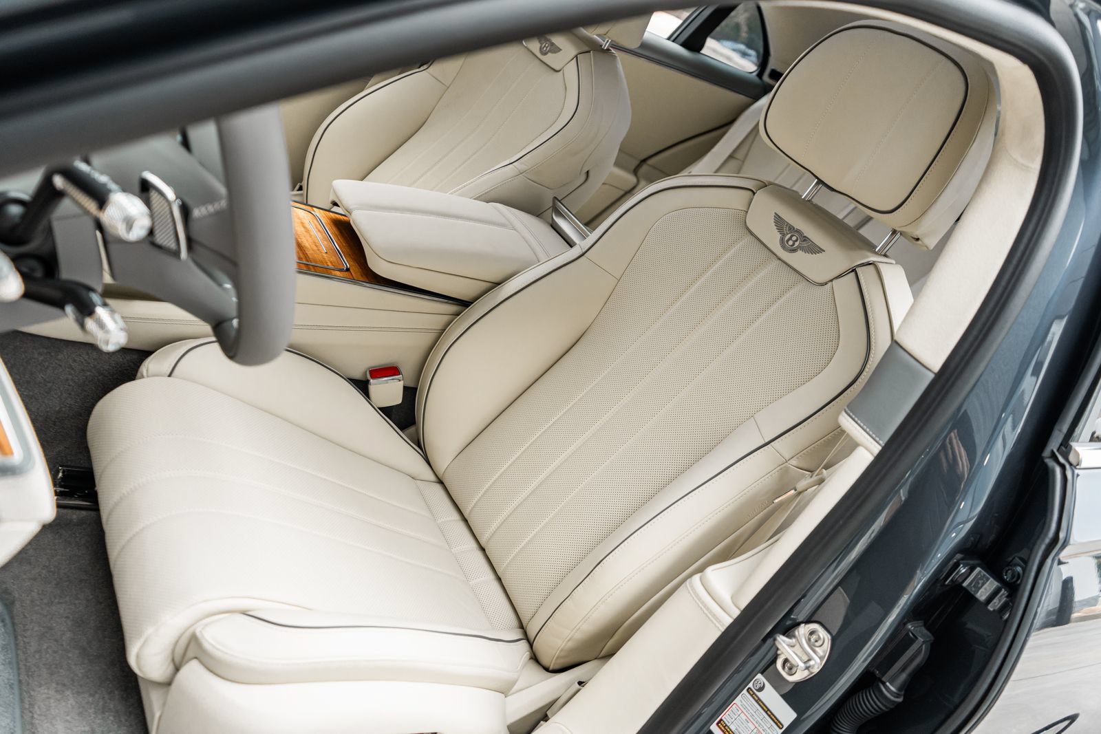 Certified 2026 Bentley Flying Spur Plug-In Hybrid AWD/4WD image 25