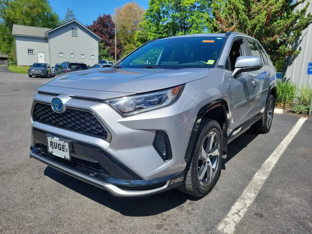 Used 2021 Toyota RAV4 SE w/ Weather & Moonroof Package AWD/4WD image 8
