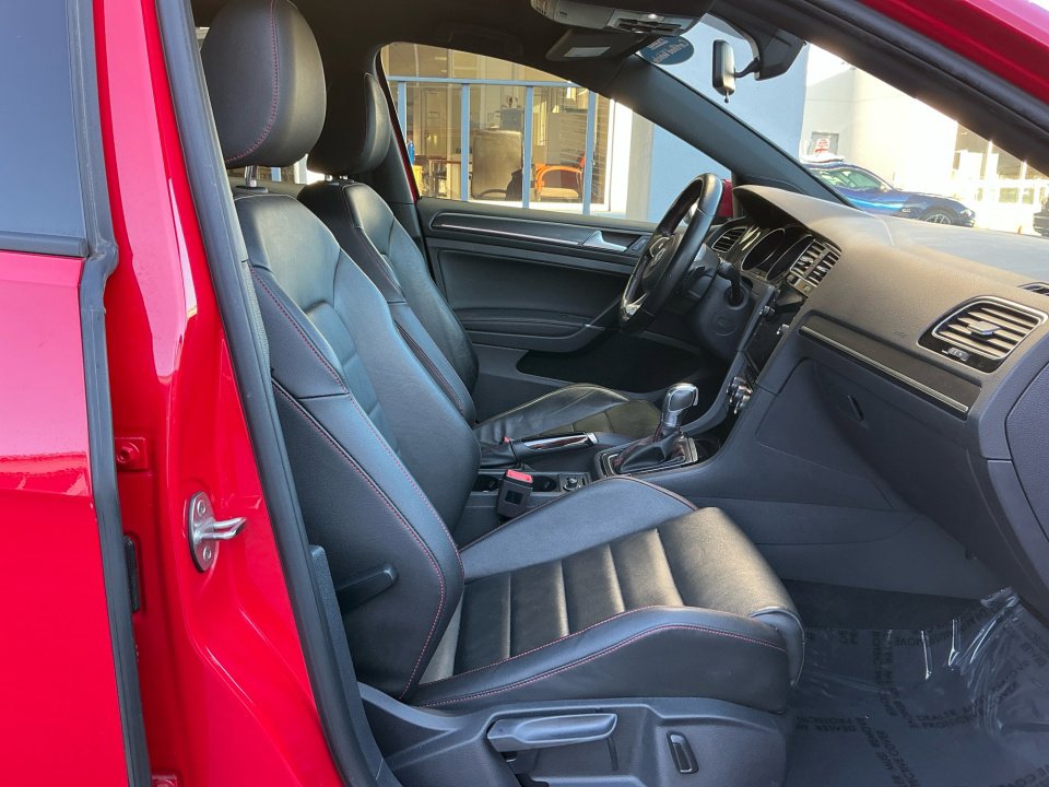 Used 2018 Volkswagen GTI SE w/ SE Leather Package image 31