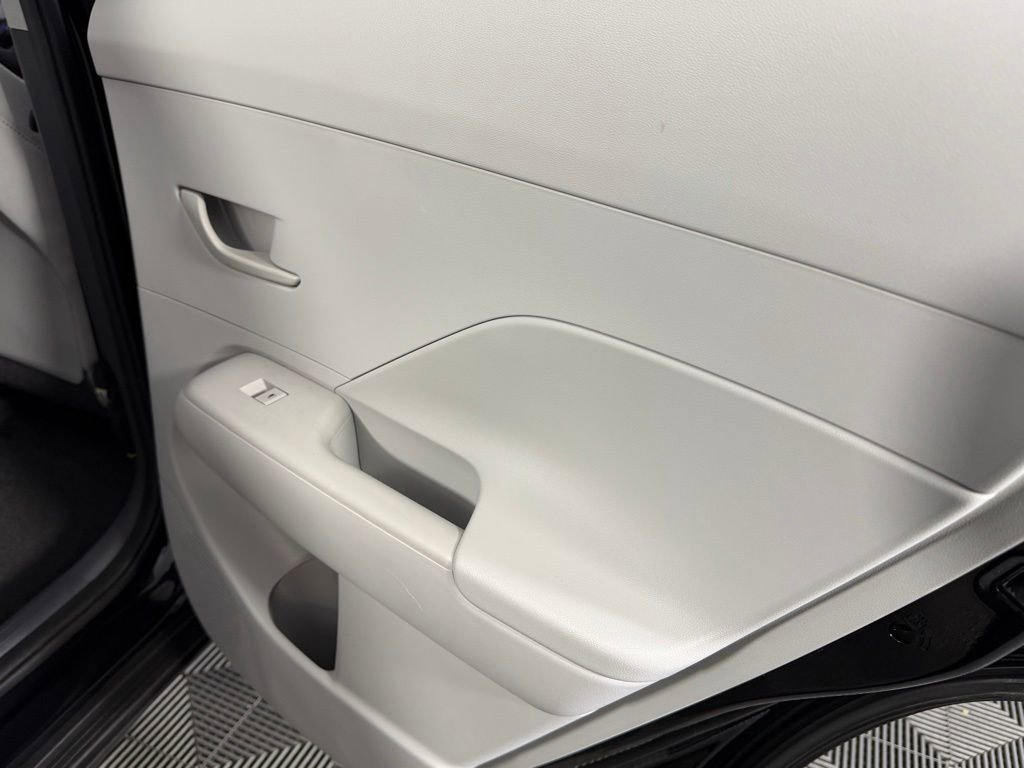 Used 2025 Hyundai Kona SEL image 29