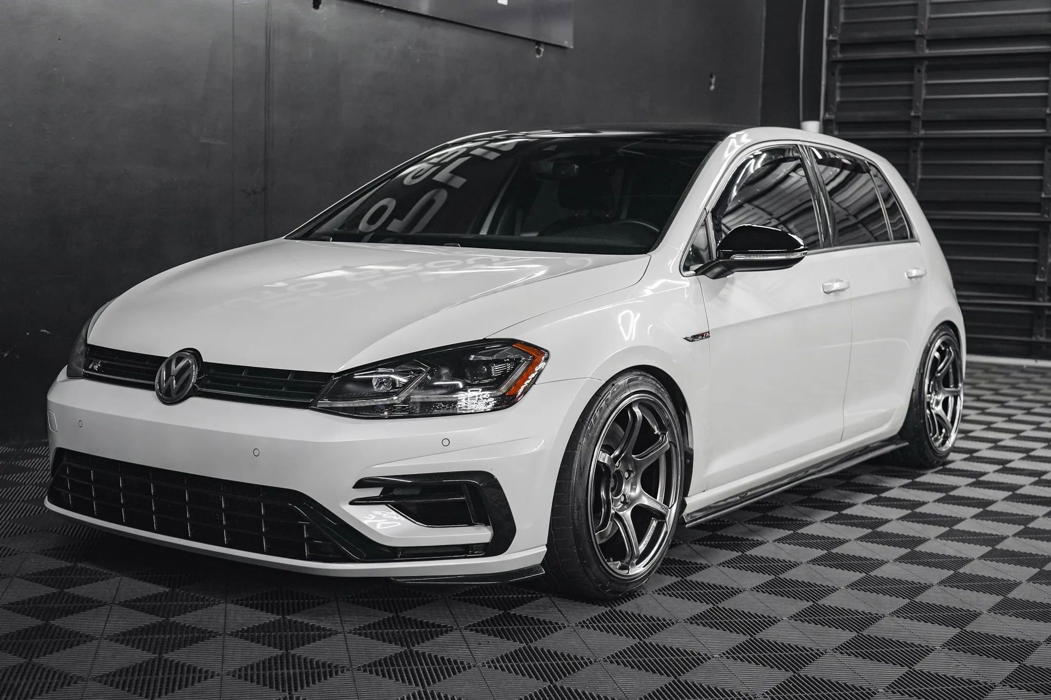 Used 2018 Volkswagen Golf R 4-Door image 34
