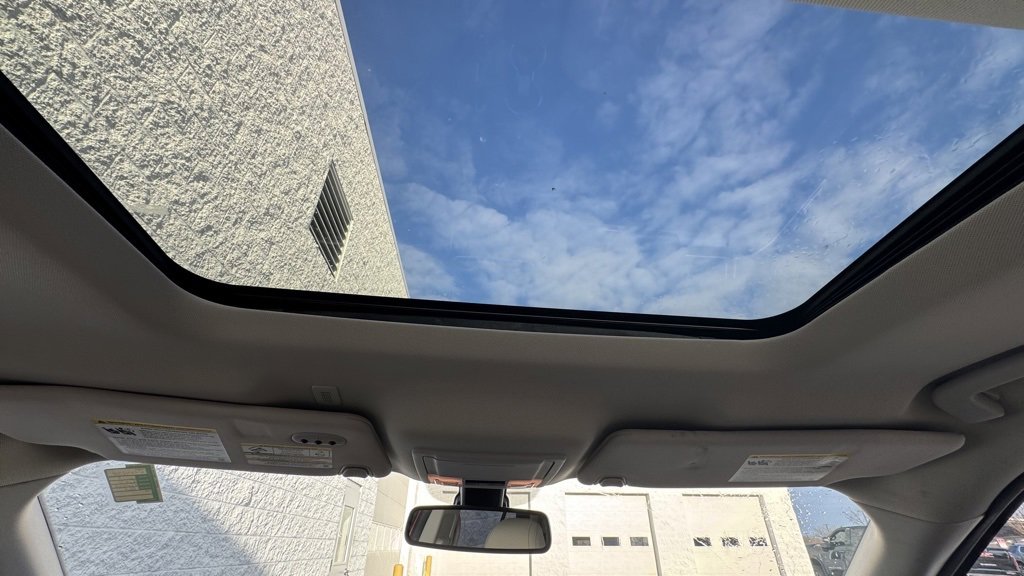 Used 2017 Ford Explorer Platinum image 12