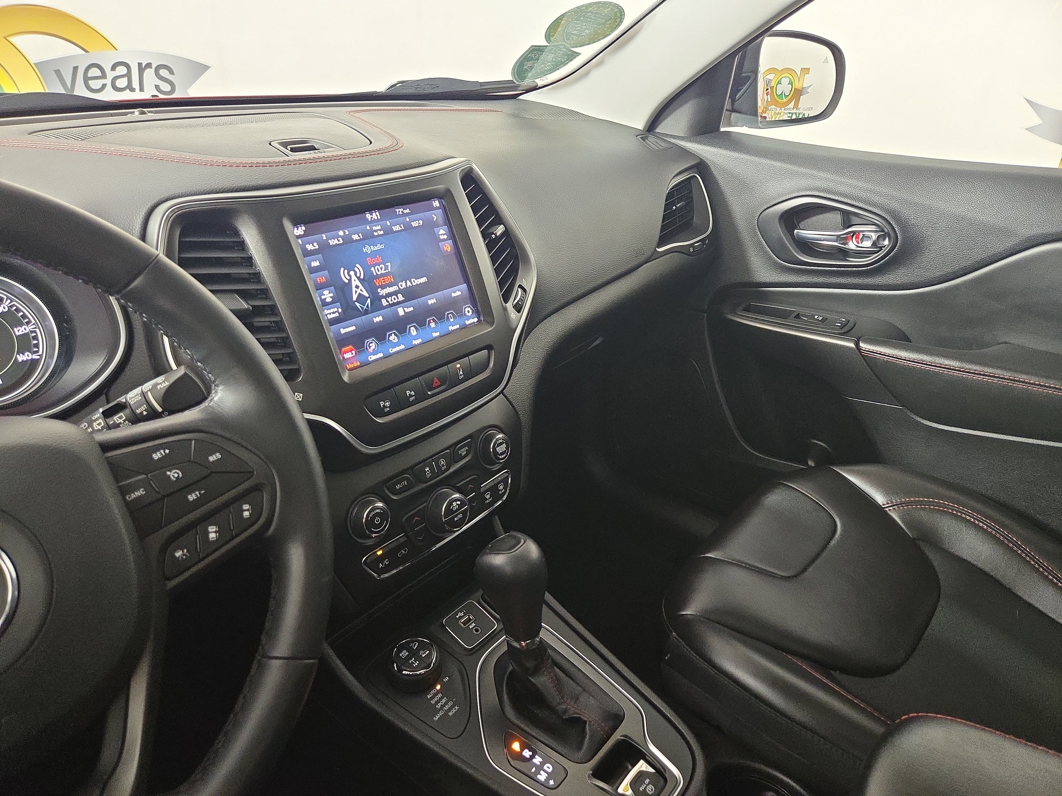 Used 2021 Jeep Cherokee Trailhawk w/ Sun & Sound Group image 25