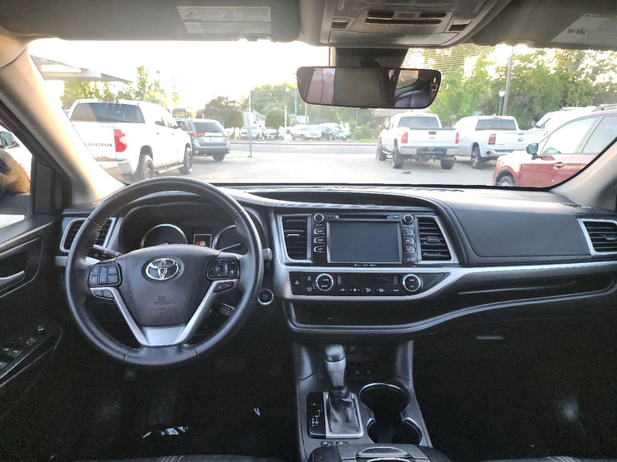Used 2017 Toyota Highlander SE w/ Carpet Mat Package AWD/4WD image 15