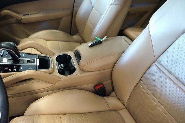 Used 2020 Porsche Cayenne image 30
