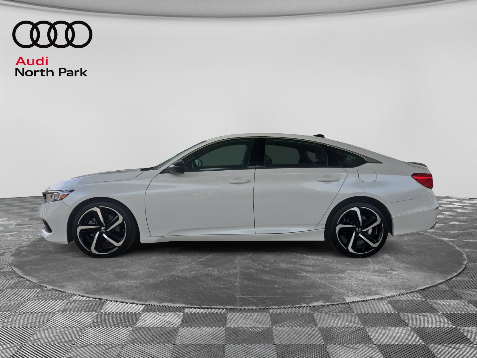 Used 2022 Honda Accord Sport image 2