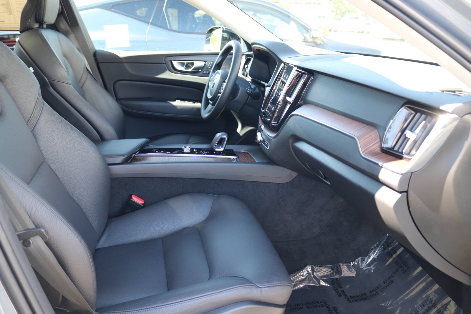 Used 2024 Volvo XC60 T8 Plus w/ Protection Package Premier AWD/4WD image 18