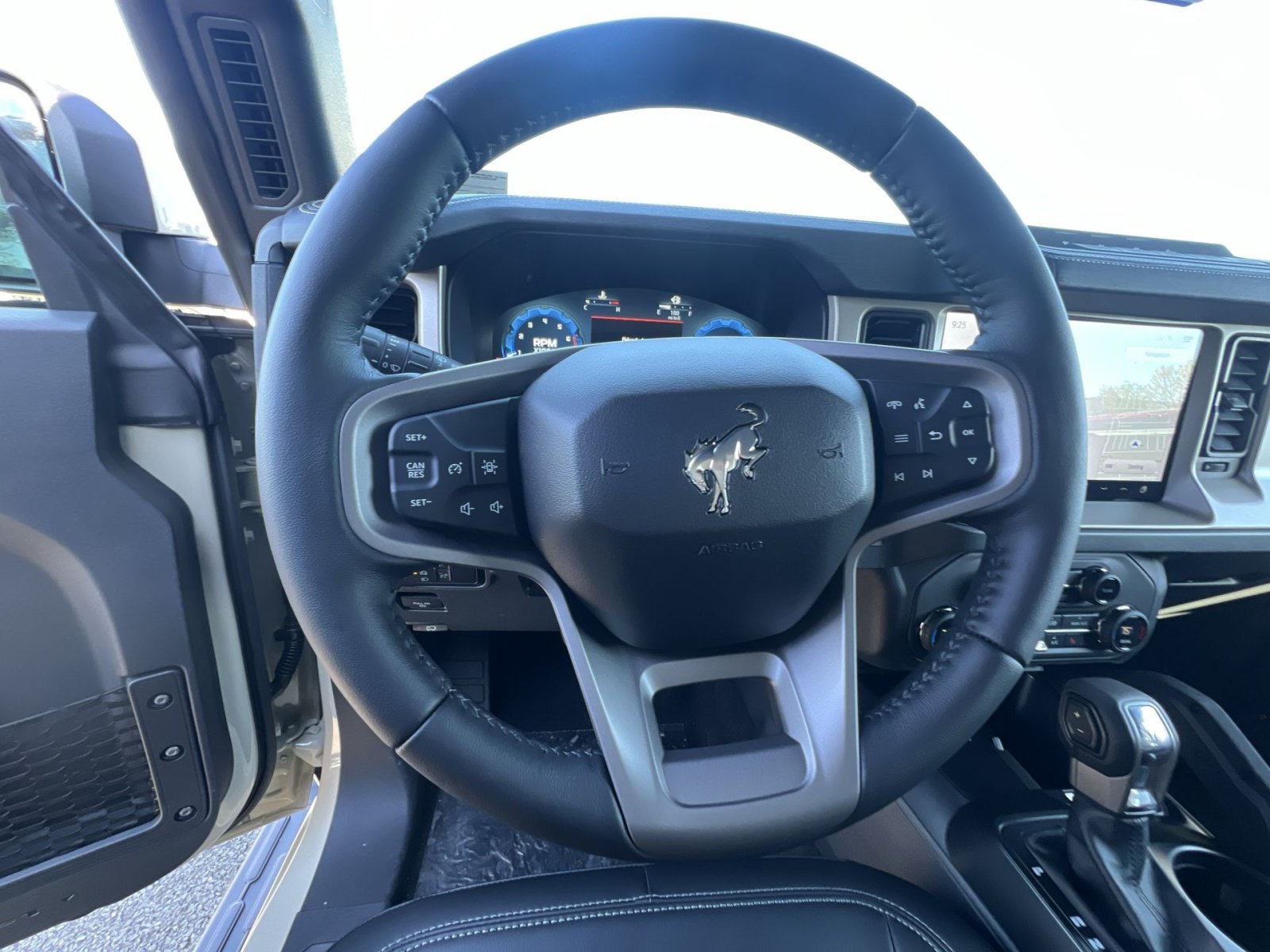 New 2025 Ford Bronco Outer Banks w/ Sasquatch Package AWD/4WD image 44