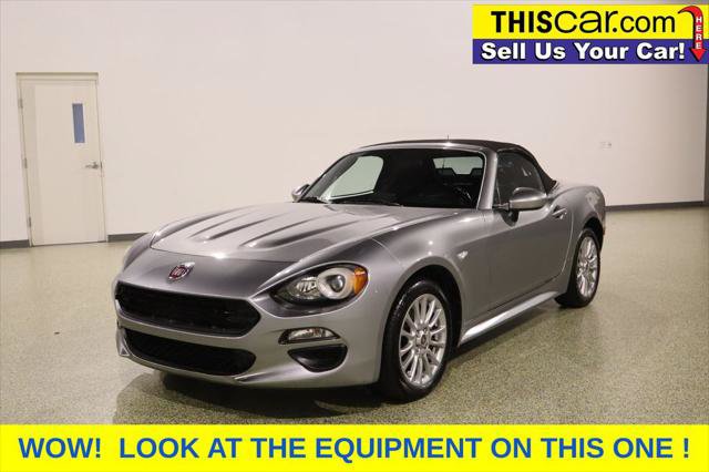 Used 2017 FIAT 124 Spider Classica RWD image 4