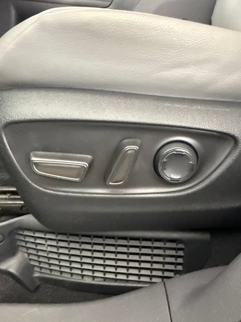 Used 2022 Toyota Sienna XLE FWD image 22