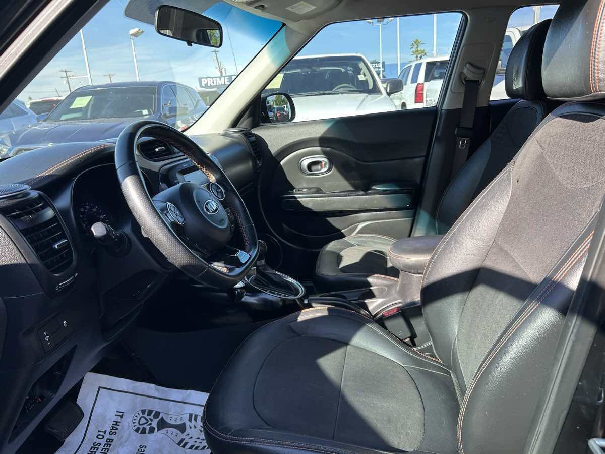 Used 2017 Kia Soul ! FWD image 11