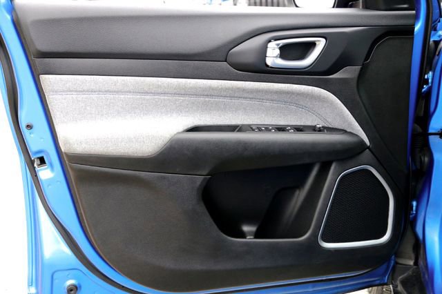 Used 2025 Jeep Compass Latitude image 21