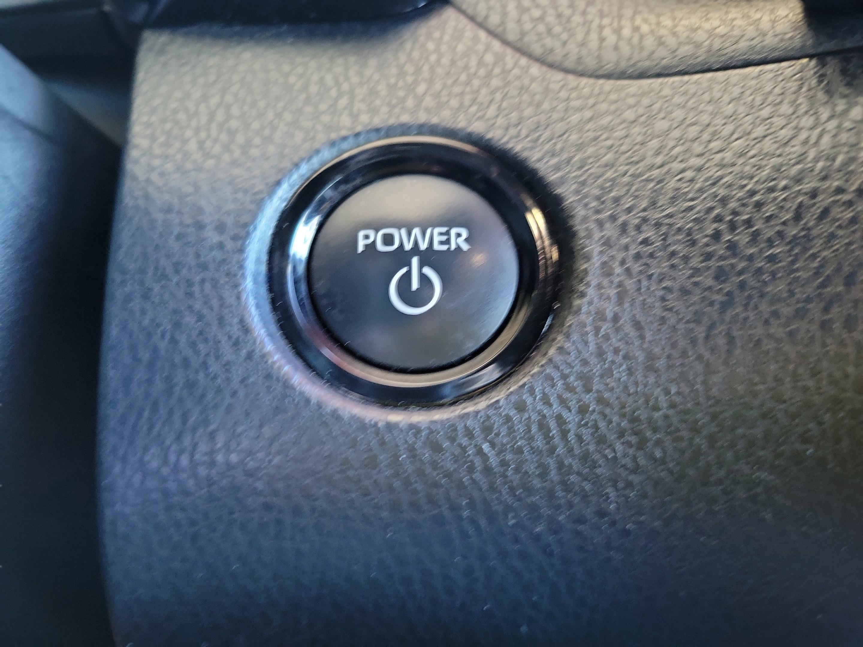 Used 2025 Toyota Camry SE image 12