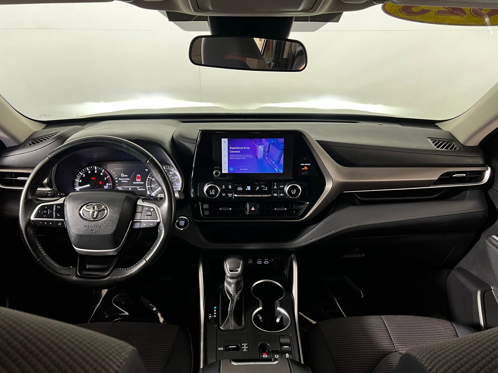 Certified 2023 Toyota Highlander LE image 24