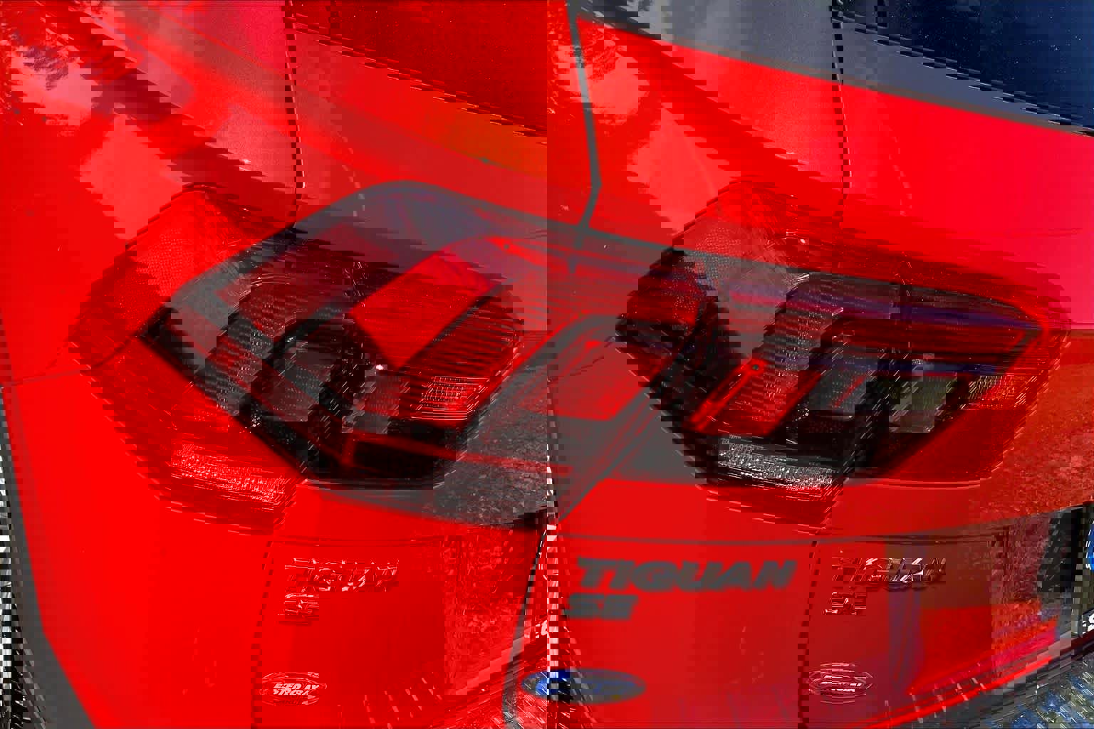 Used 2019 Volkswagen Tiguan SE w/ Panoramic Sunroof Package image 28