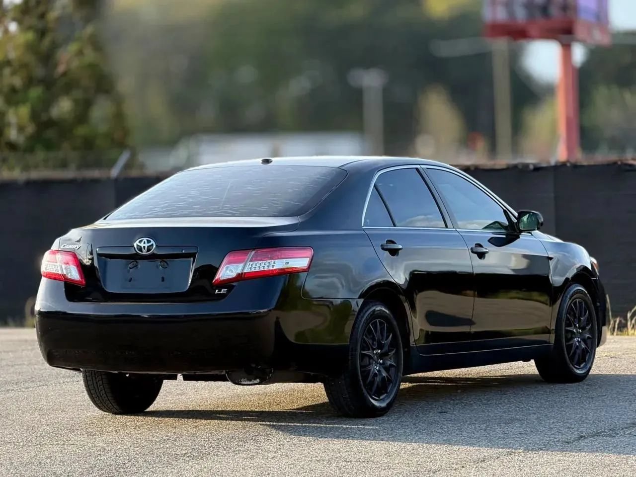 Used 2010 Toyota Camry LE FWD image 9
